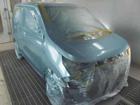 カラーベース→クリアーの順で塗布をしていきます。