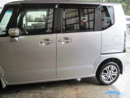 塗装終了後、磨きの作業が終わった写真です。<br>洗車と室内清掃を済ませたらお引渡しとなります。