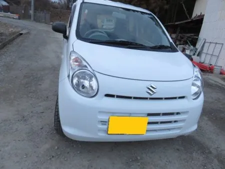 フロントバンパーの塗装写真がありませんが、現車の色に合わせて単体で塗装を行いその後に、建付けを確認して車体に取り付けて完了となります。<br>内部骨格もうまく修正できたのでバンパーの取り付けもスムーズにいきピタッと納まって元の綺麗な状態に戻りました。<br>洗車と室内清掃を済ませたらお引渡しとなります。