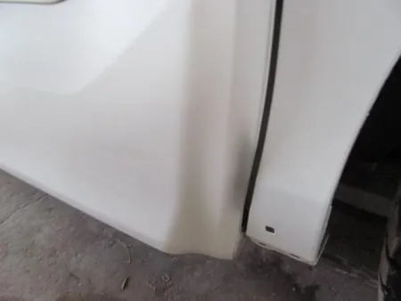 フロントフェンダーも交換してドアとの収まり具合を確認して、綺麗におさまっているのでこれから塗装をしていきます。