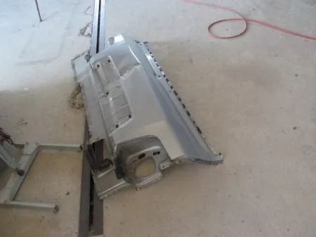 フロントパネルは取り外して新しいパネルに取り替えることとなります。