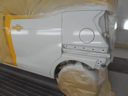 塗装が完了した状態になります。そのあとに赤外線ヒーターなどにより加熱乾燥を行います。