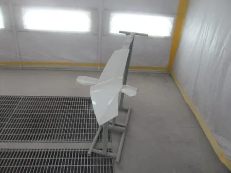 スライドレールカバーも同様に塗装をしていきます。