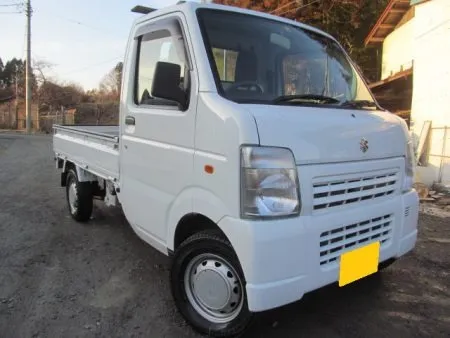 塗装が完了したら塗装が完了したバンパーや新しいヘッドライトを取り付けて完成です。<br>ナンバープレートも取り付けて再封印しました。<br>最終仕上げとして、数種類のパフとコンパウンドを使い分け、ポリッシャーを使用して磨いて仕上げます。<br>洗車と室内清掃を済ませたらお引渡しとなります。